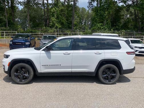 2022 Jeep Grand Cherokee L Laredo