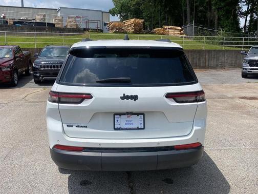 2022 Jeep Grand Cherokee L Laredo