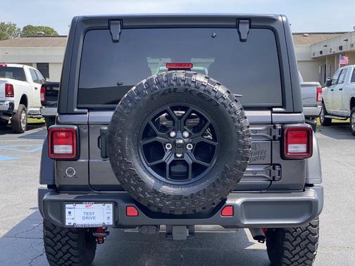 Granite Crystal Clearcoat Metallic 2025 Jeep Wrangler Sport