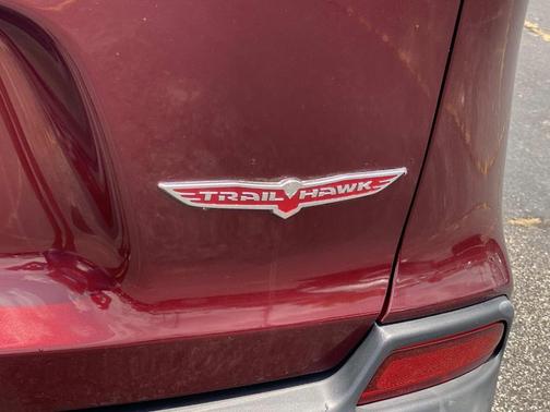 Velvet Red Pearlcoat 2019 Jeep Cherokee Trailhawk