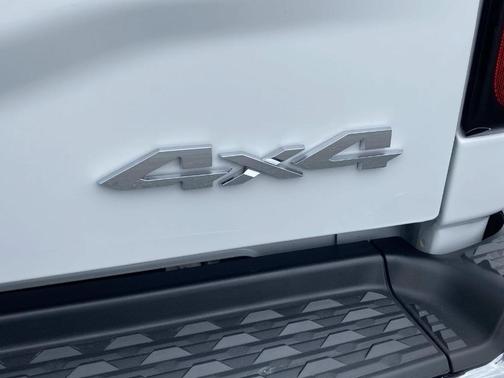 Bright White Clearcoat 2025 RAM 2500 Big Horn