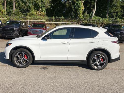 2024 Alfa Romeo Stelvio Base