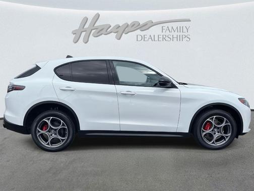 2024 Alfa Romeo Stelvio Base