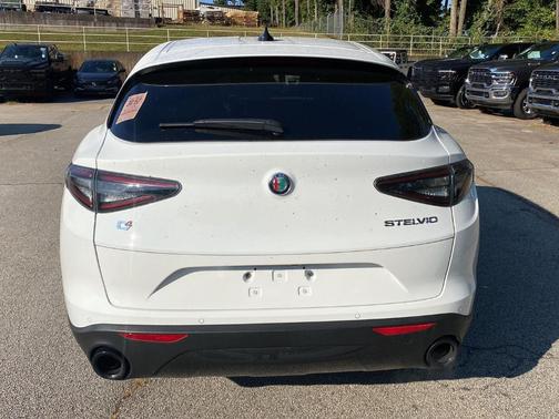 2024 Alfa Romeo Stelvio Base