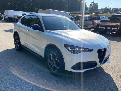 2024 Alfa Romeo Stelvio Base