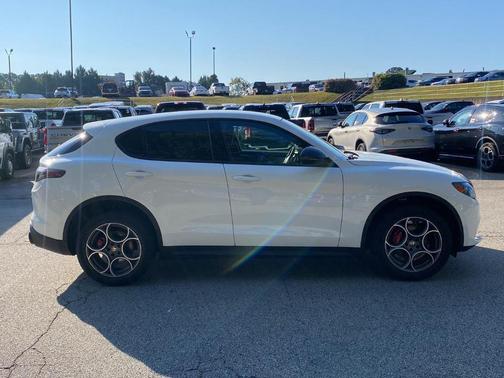 2024 Alfa Romeo Stelvio Base