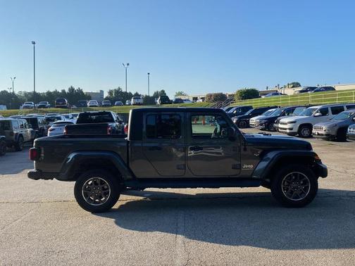 2022 Jeep Gladiator Overland