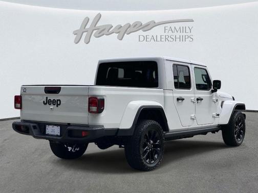 Bright White 2025 Jeep Gladiator Sport