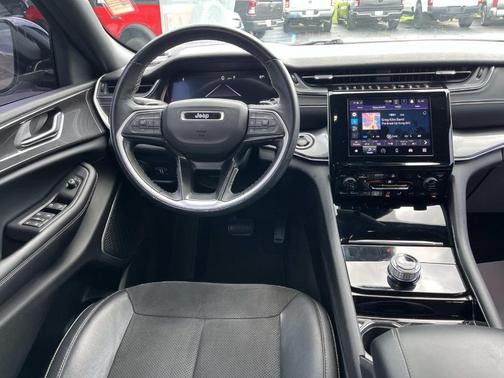 2022 Jeep Grand Cherokee L Laredo