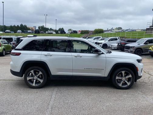 2022 Jeep Grand Cherokee 4xe Base