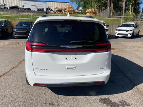 2022 Chrysler Pacifica Touring-L