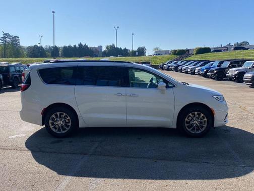 2022 Chrysler Pacifica Touring-L