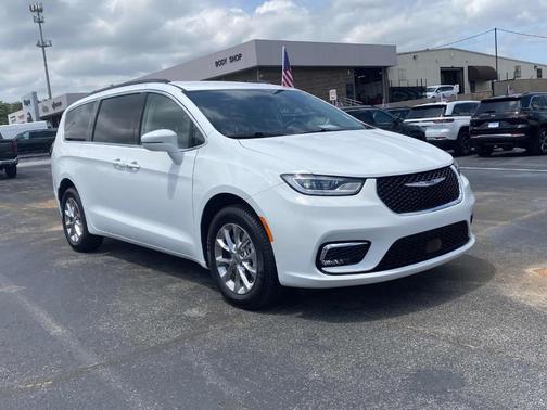 2022 Chrysler Pacifica Touring-L