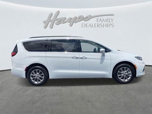 2022 Chrysler Pacifica Touring-L