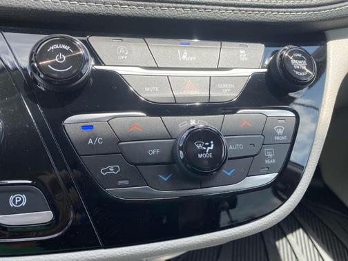 2022 Chrysler Pacifica Touring-L