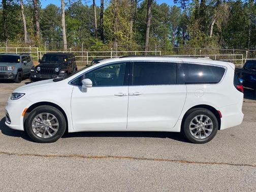 2022 Chrysler Pacifica Touring-L