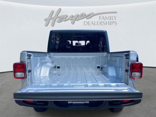 Silver Zynith Clearcoat 2023 Jeep Gladiator Sport