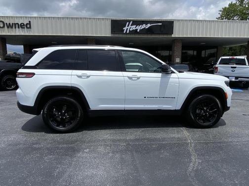 2024 Jeep Grand Cherokee Laredo