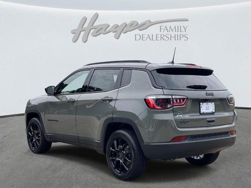 Sting Gray Clearcoat 2026 Jeep Compass Latitude