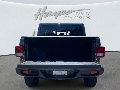Granite Crystal Clearcoat Metallic 2025 Jeep Gladiator Sport