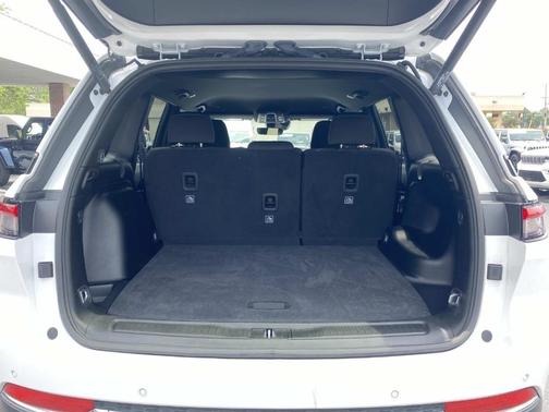 Bright White Clearcoat 2025 Jeep Grand Cherokee Laredo