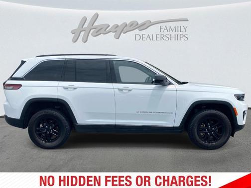 Bright White Clearcoat 2025 Jeep Grand Cherokee Laredo