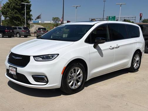 White 2026 Chrysler Pacifica Limited