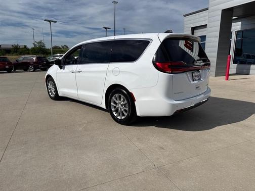 White 2026 Chrysler Pacifica Limited