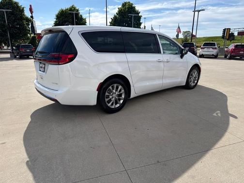 White 2026 Chrysler Pacifica Limited