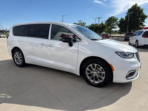 White 2026 Chrysler Pacifica Limited