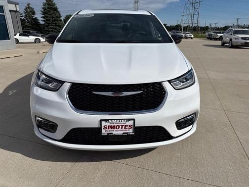 White 2026 Chrysler Pacifica Limited