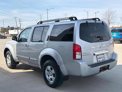 2005 Nissan Pathfinder XE