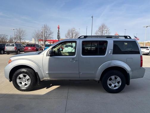 2005 Nissan Pathfinder XE