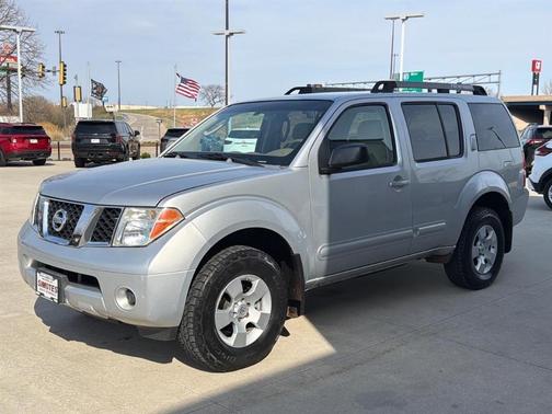2005 Nissan Pathfinder XE