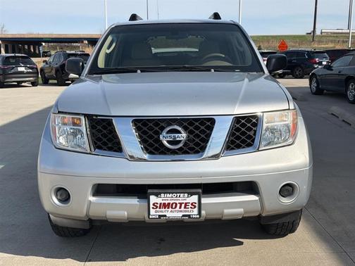 2005 Nissan Pathfinder XE