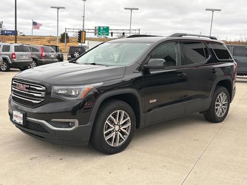 2017 GMC Acadia SLE-2