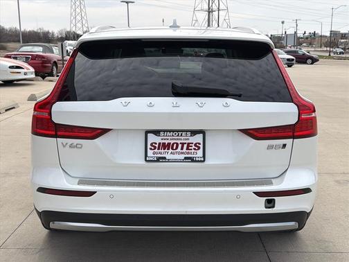 2025 Volvo V60 Cross Country B5 Plus
