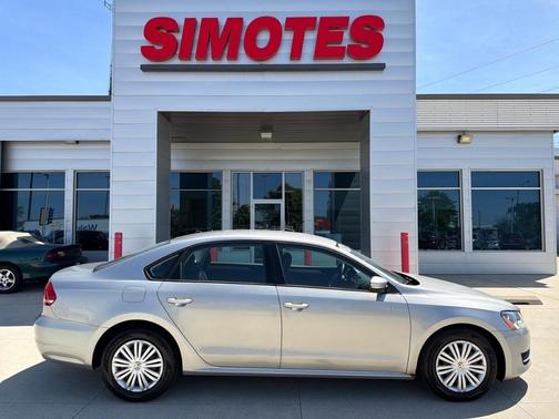 Silver 2014 Volkswagen Passat 1.8T Auto Wolfsburg Ed