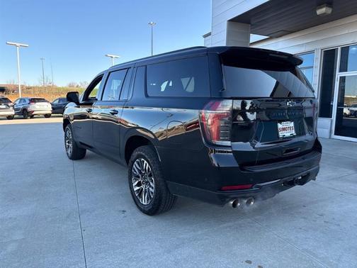 Black 2025 Chevrolet Suburban Z71
