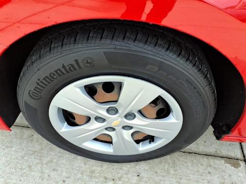 Red 2018 Chevrolet Cruze LS