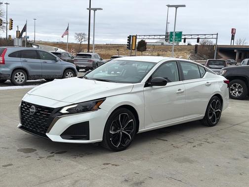 2025 Nissan Altima SR