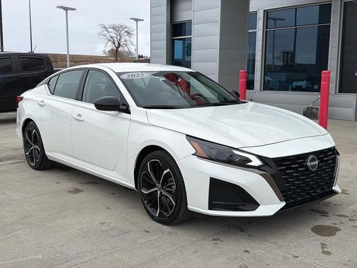 2025 Nissan Altima SR