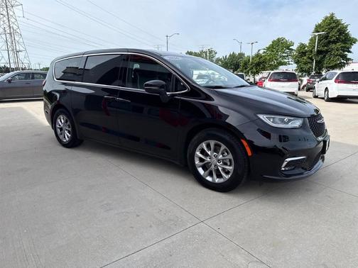 Black 2026 Chrysler Pacifica Limited