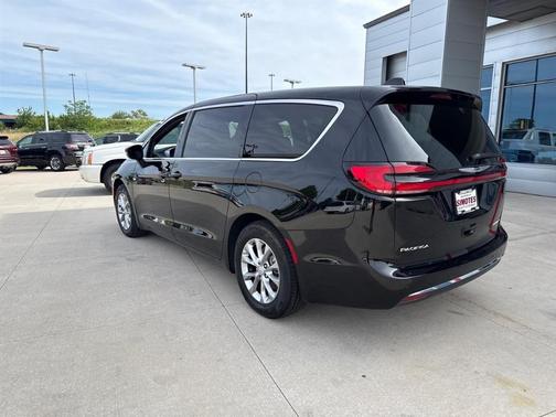 Black 2026 Chrysler Pacifica Limited