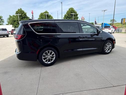 Black 2026 Chrysler Pacifica Limited