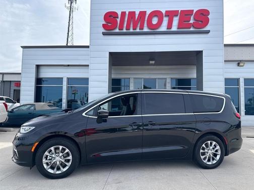 Black 2026 Chrysler Pacifica Limited