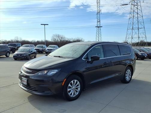 Black 2019 Chrysler Pacifica LX