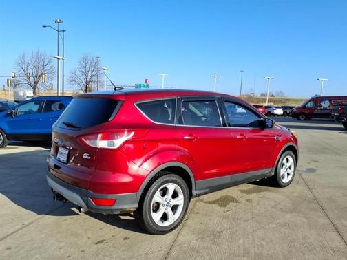 Red 2013 Ford Escape SE