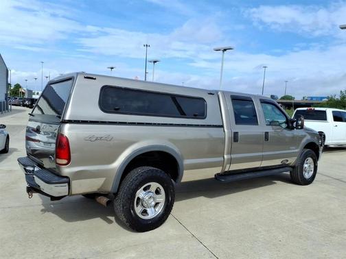 Beige 2005 Ford F-350 XLT