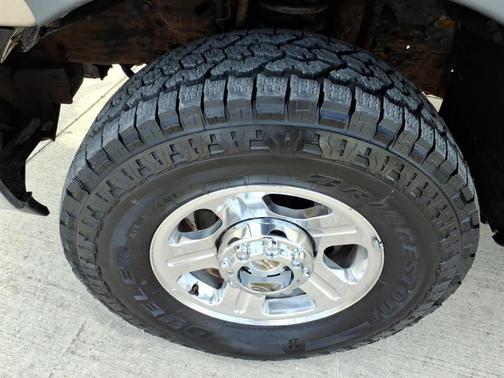 Beige 2005 Ford F-350 XLT